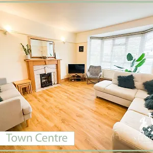  Apartment Town Centre Sleeps 9